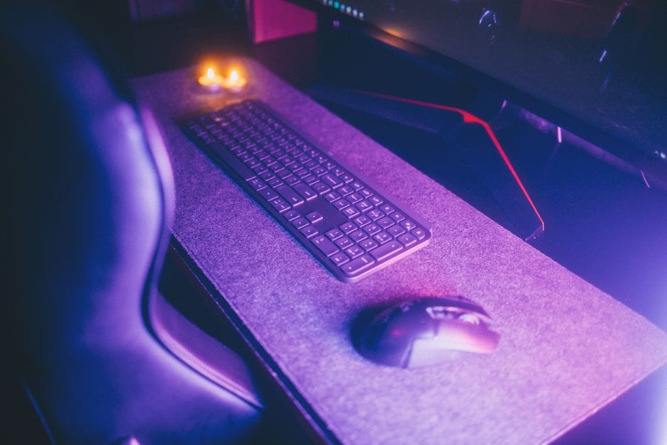 USB Hub or Docking Station: Which One Your Setup Needs